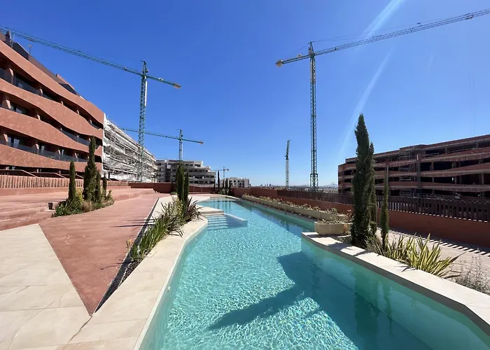 Estudio De Diseno Con Piscina By Gloove